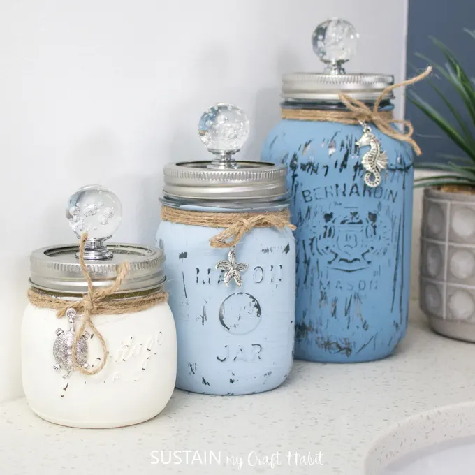 https://www.easyhomemadelife.com/wp-content/uploads/2022/04/chalky-painted-beach-inspired-mason-jars-4174.jpg.webp