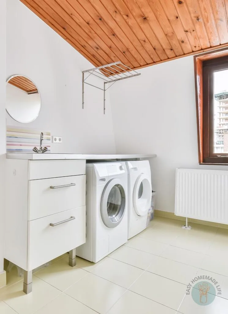 A laundry room with a washer and dryer.