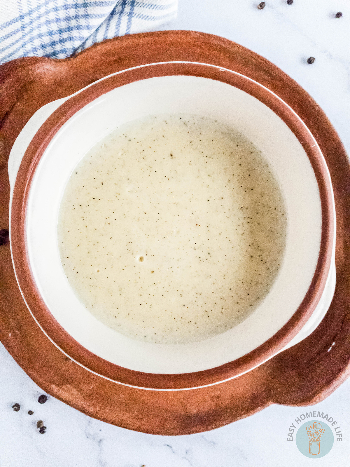 A bowl of pepper gravy.