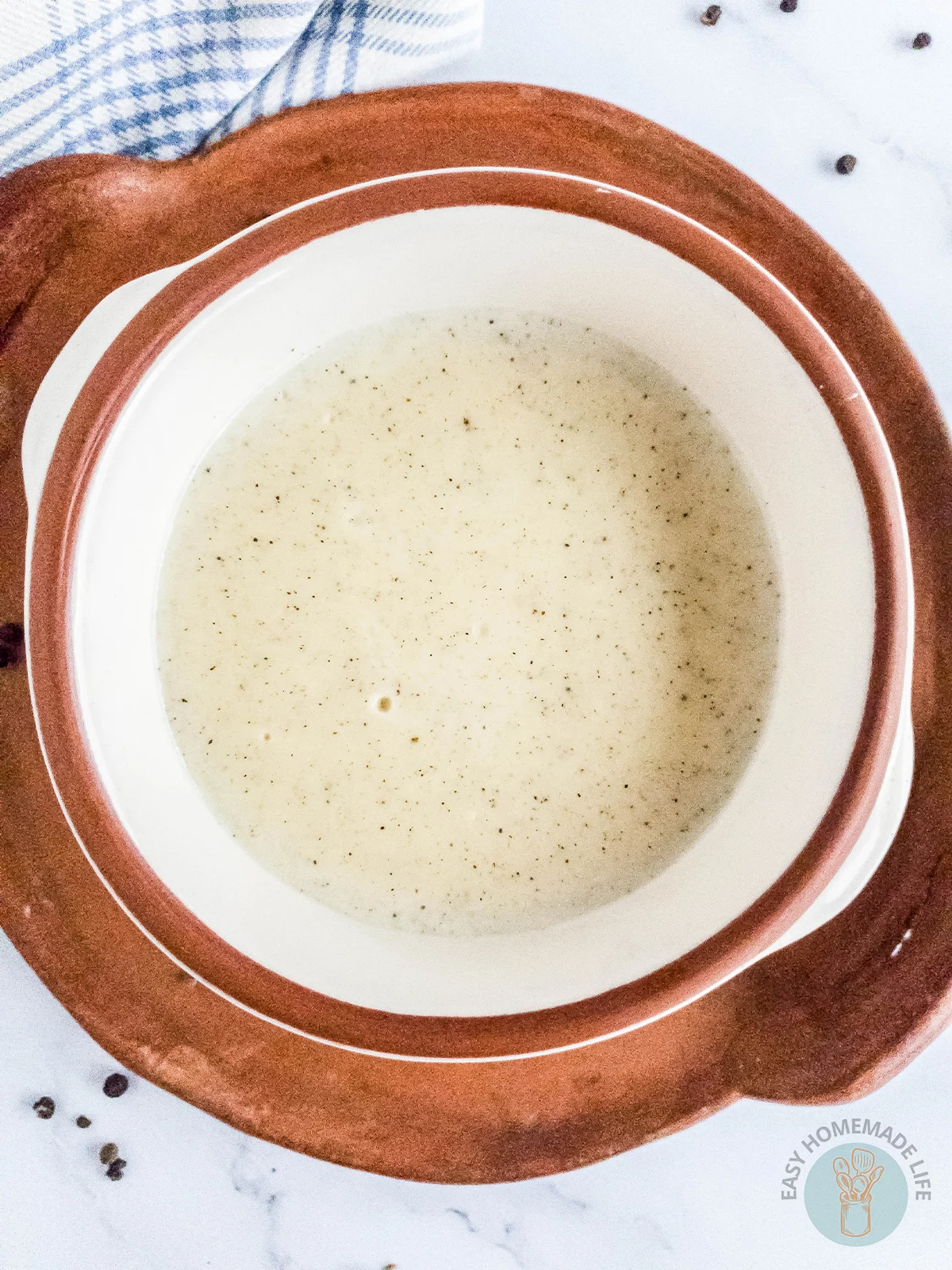smooth peppered gravy recipe in bowl