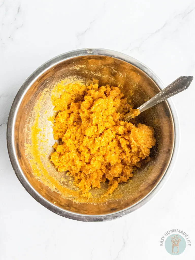 Turmeric scrub for skin lightening