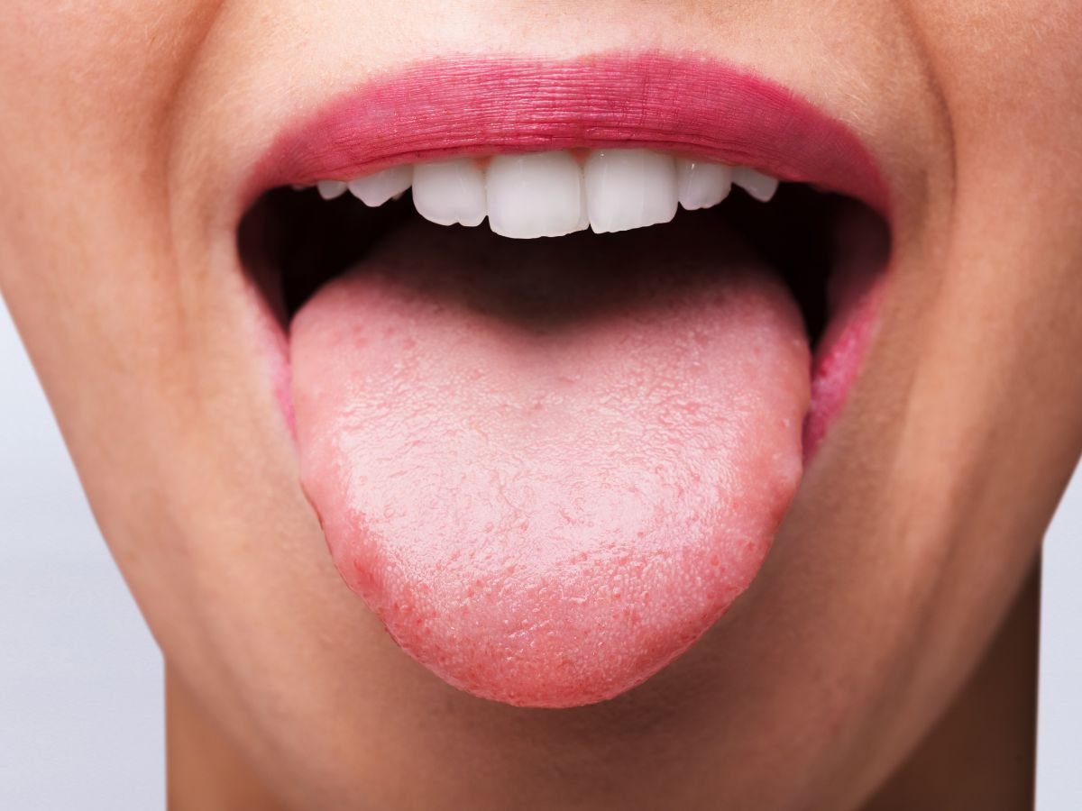 how-to-clean-the-tongue-properly-at-home-in-5-steps-flipboard
