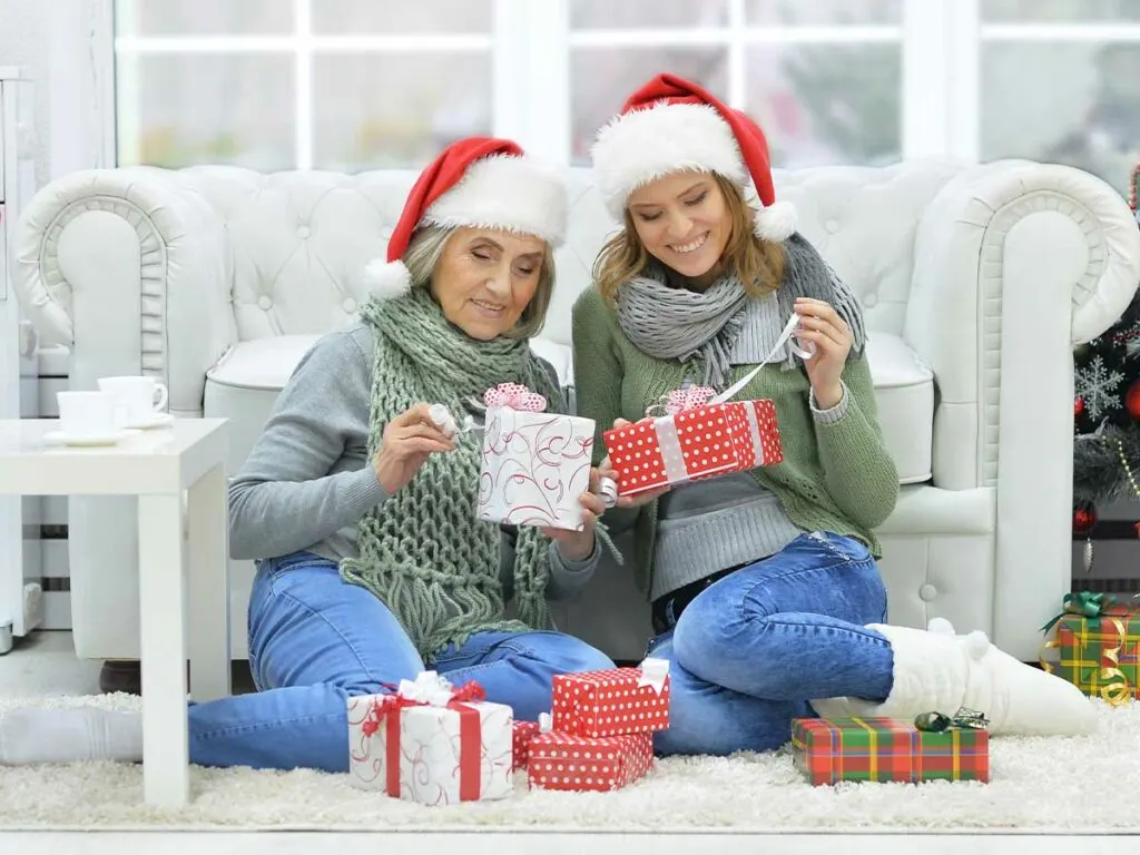 https://www.easyhomemadelife.com/wp-content/uploads/2023/11/christmas-gifts-for-older-women-2-1024x768.jpg.webp