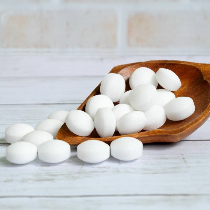 5 Ways How to Get Rid of Mothball Smell in Clothes