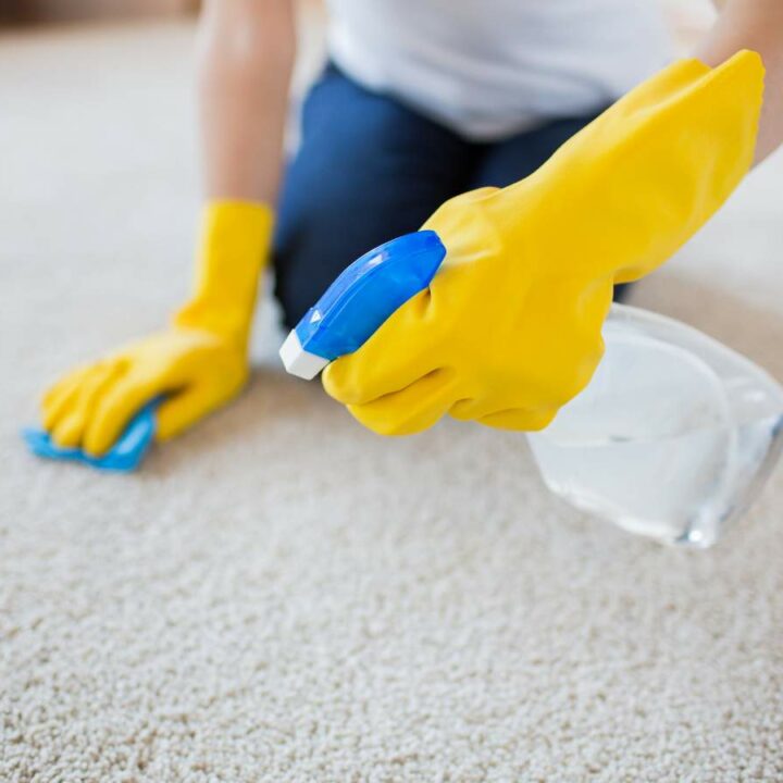 How to Make Vinegar and Baking Soda Carpet Cleaner