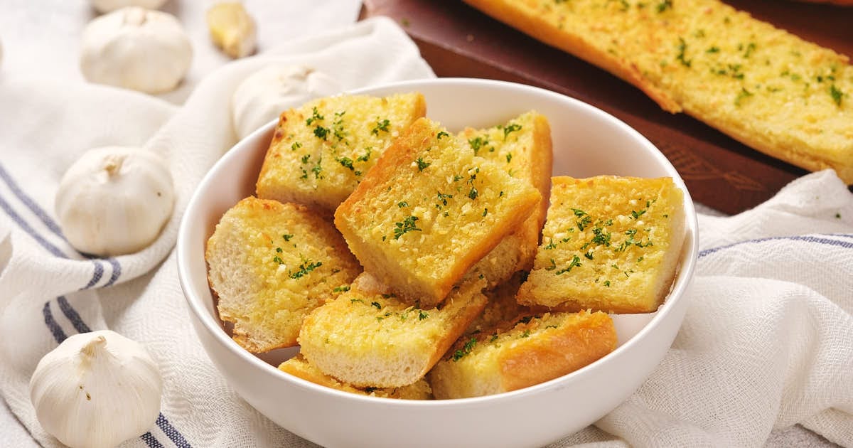 You’ll Be Hooked on This Roasted Garlic Bread Recipe!